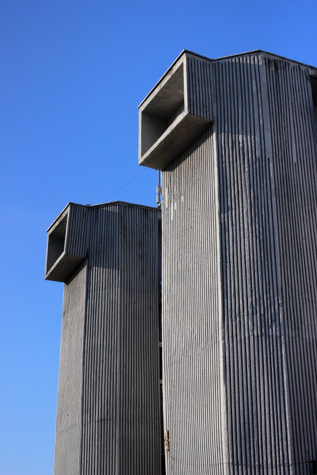 Construction cement