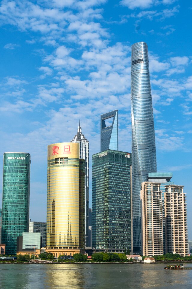 Metropolitan architecture