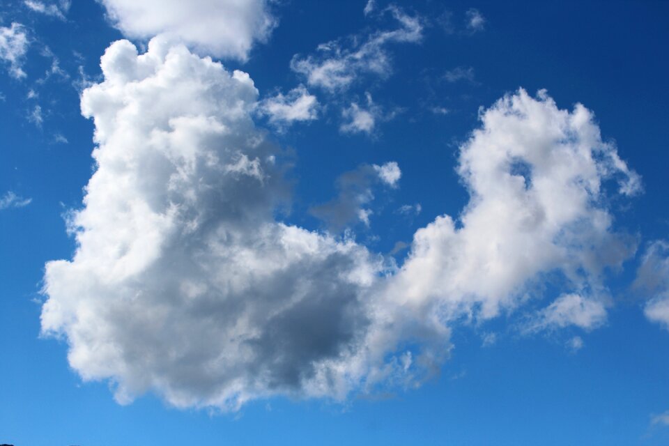 Blue azur clouds form