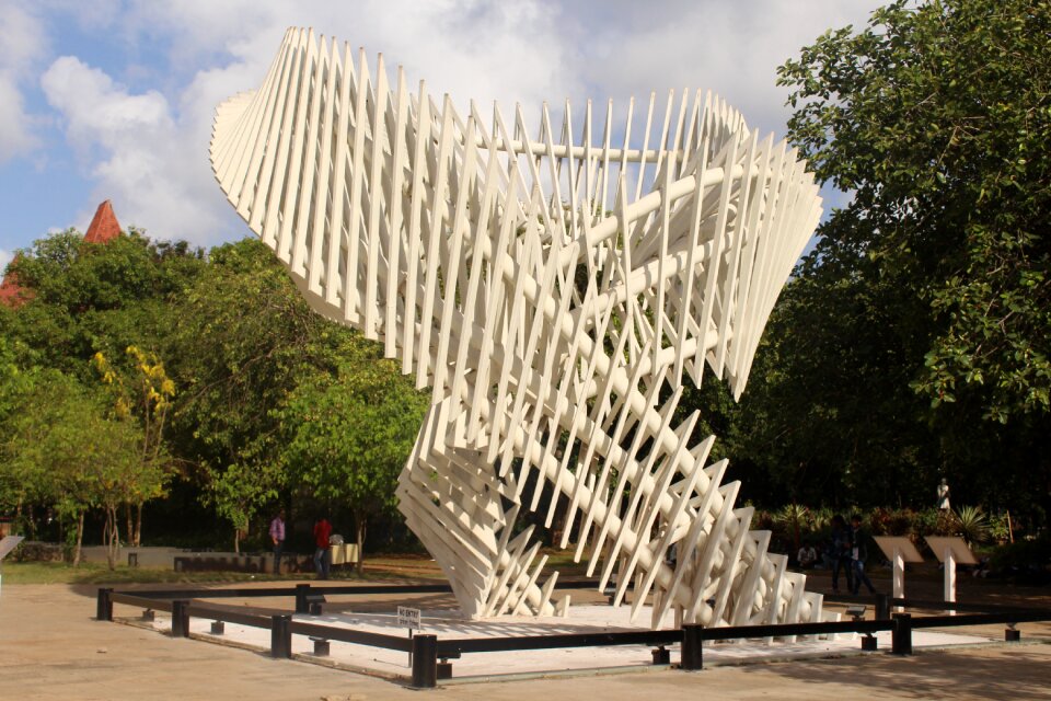 Monument churchgate station