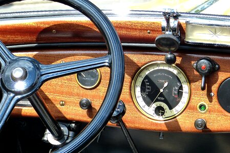 Steering wheel wood speedo photo