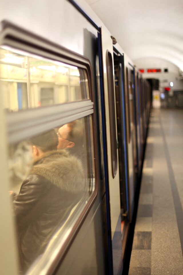 Metro peron railway carriage