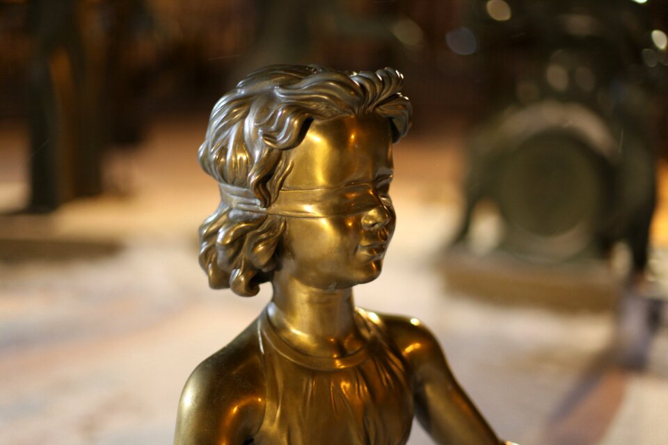 Gold park sculpture