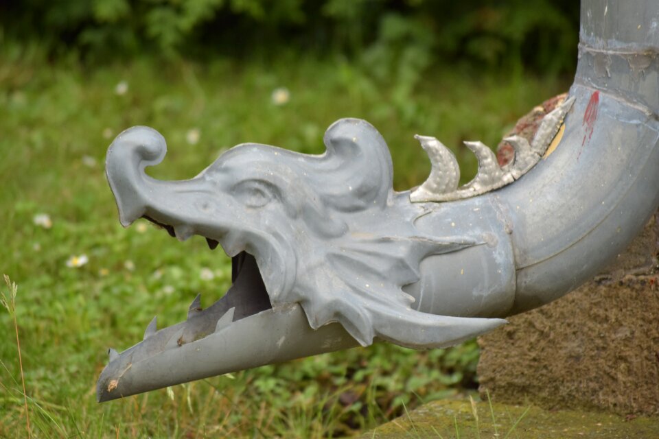 Zinc dragons figure