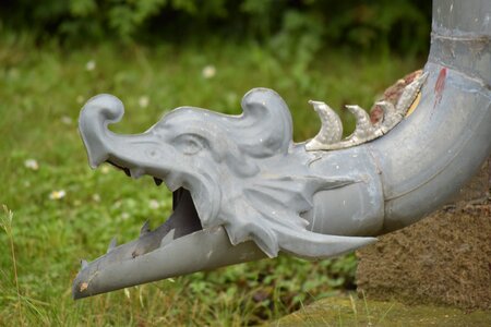 Zinc dragons figure