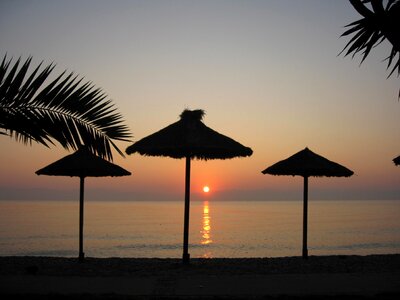 Backlighting parasols sea photo