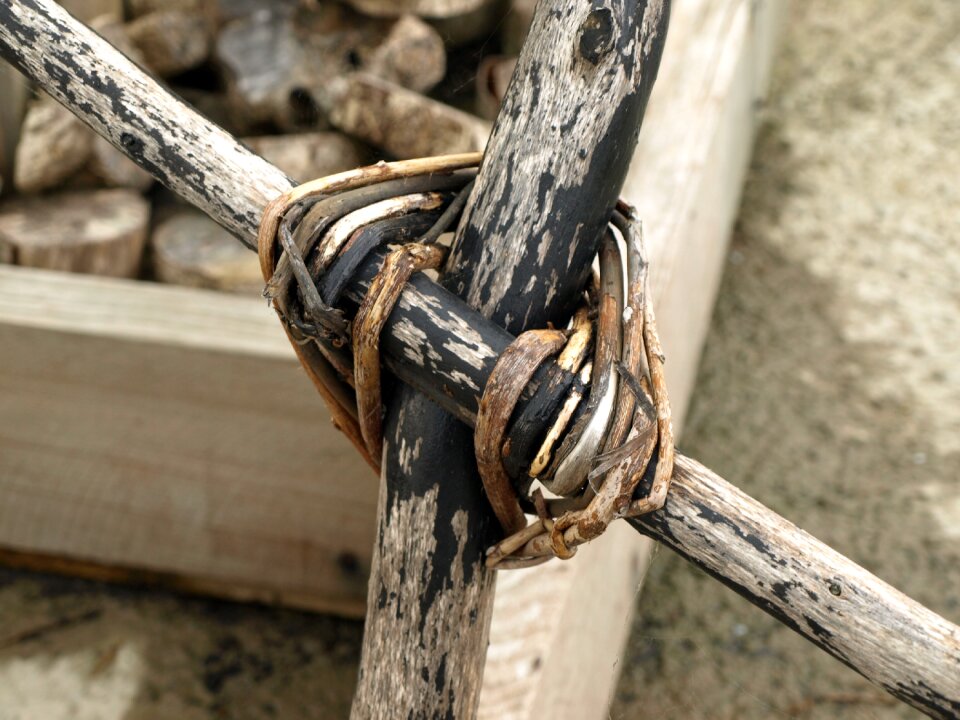 Knot together bars