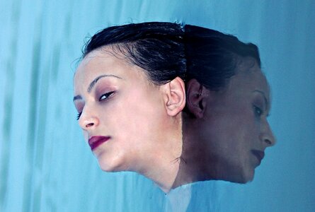Reflection portrait mirror