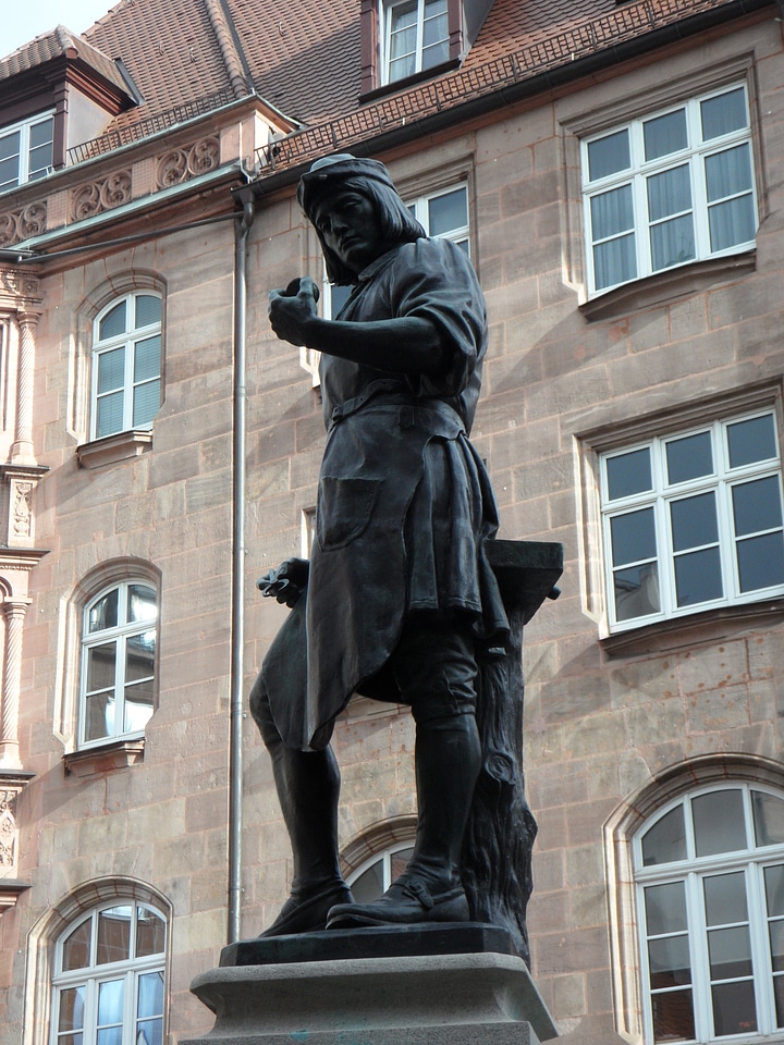 Inventor monument statue