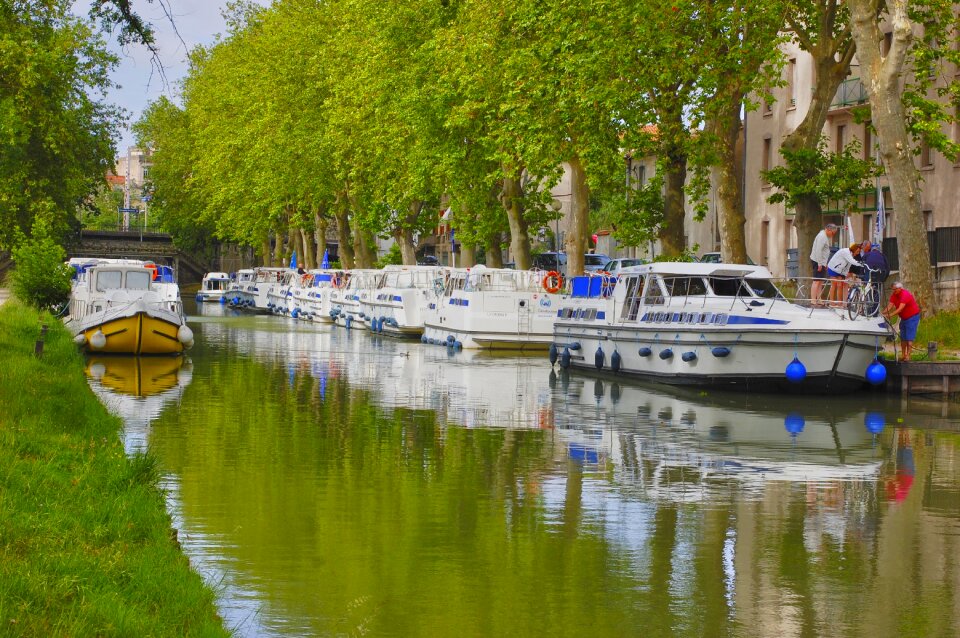 Yacht charter boats docking
