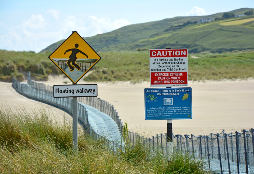 Floating jetty web warning
