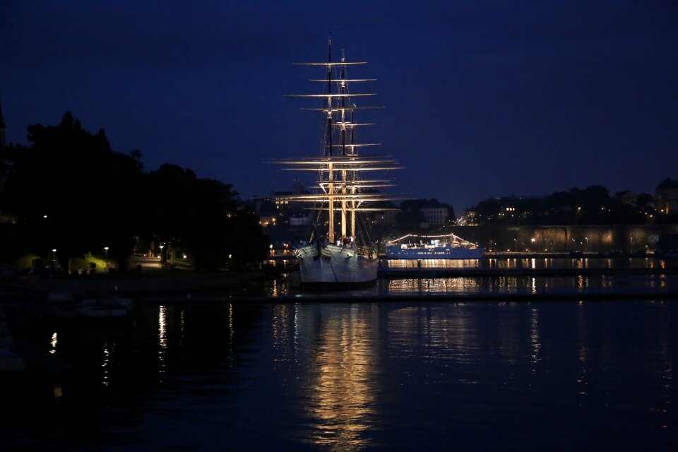 Sweden boat mirroring