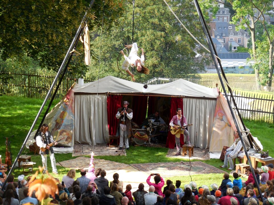 Middle ages show medieval