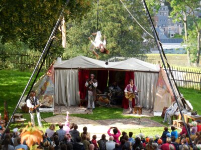 Middle ages show medieval