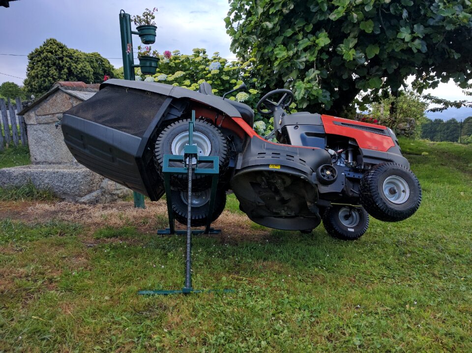 Lawn mower elevator field