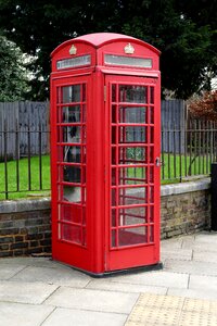 Telephone house english red telephone box photo