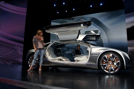 Show new model presentation