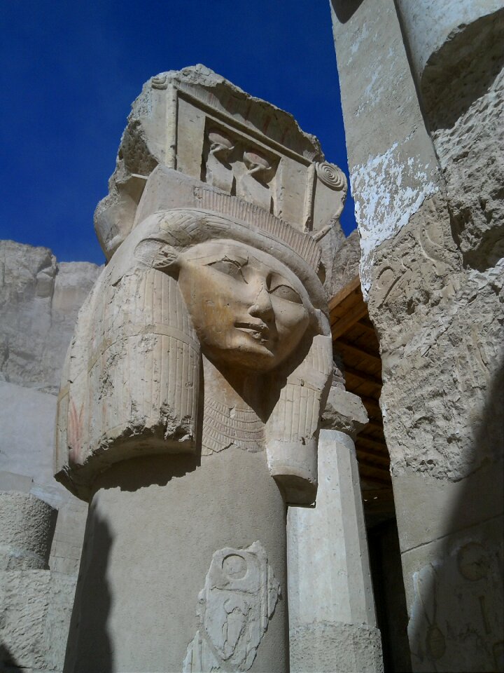 Statue hatshepsut pillar