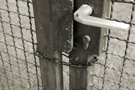 Goal garden door close