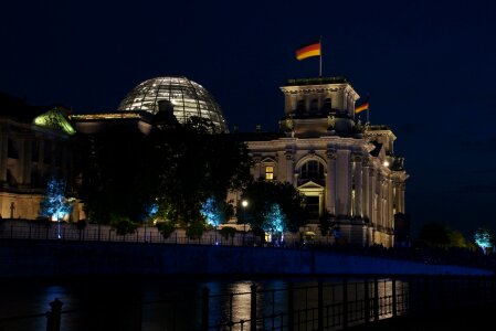 Berlin reichstag night photo