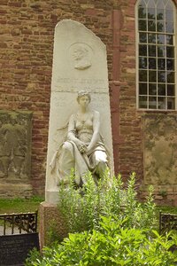 Old woman monument