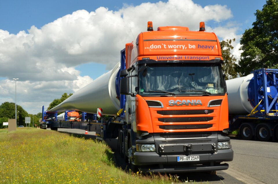 Wind turbine truck transport