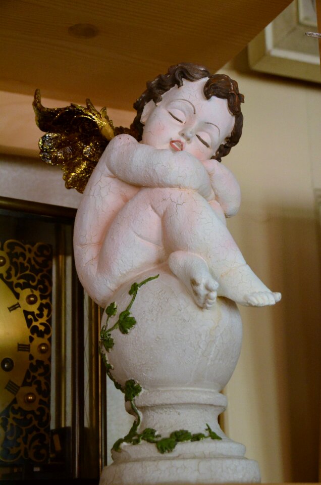Statue sleep rest