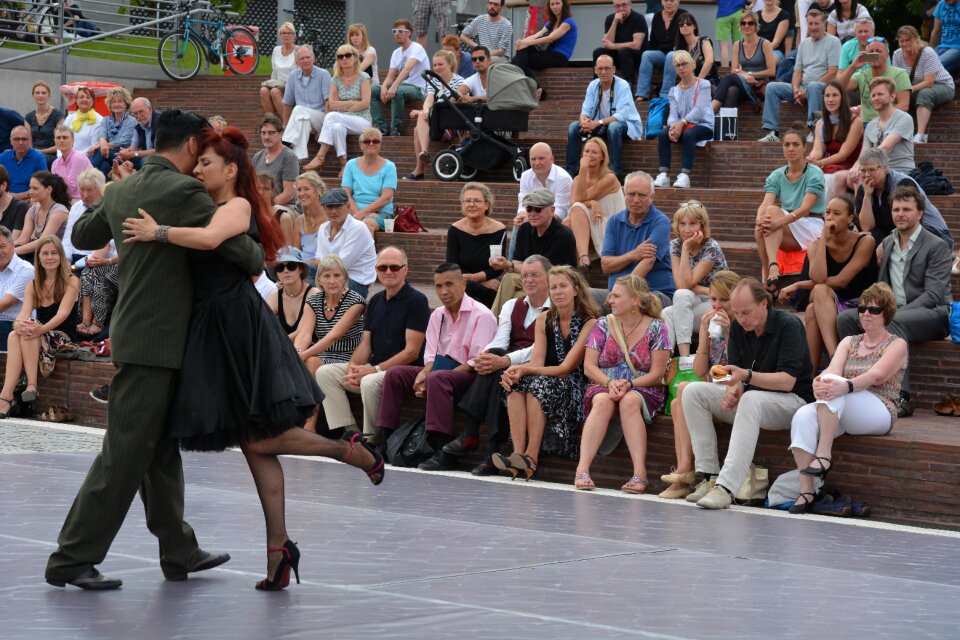 Dance couple dance out