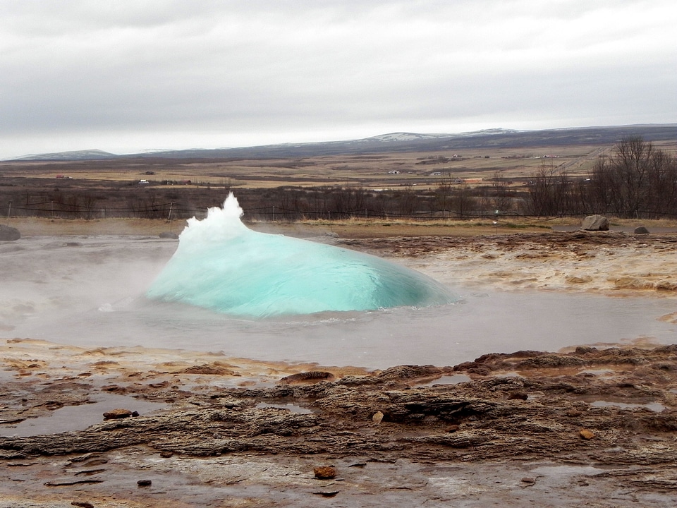 Boiling water water bladder hot water valley