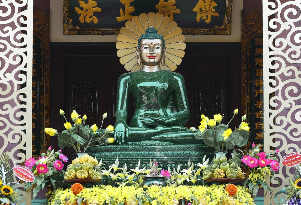 Vietnam yen phu temple peace emerald buddha