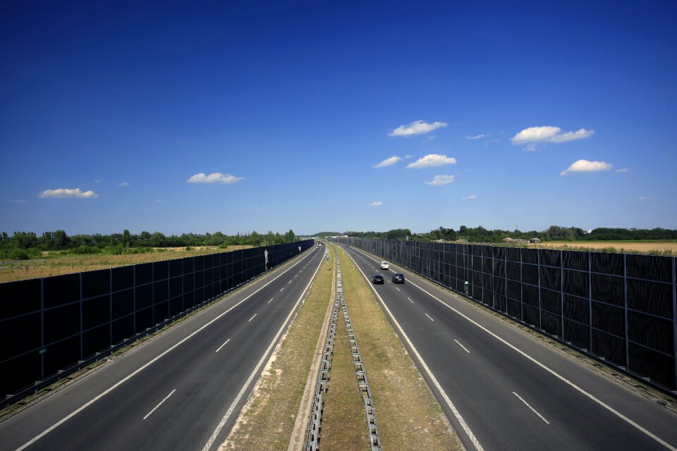Way acoustic screens lanes