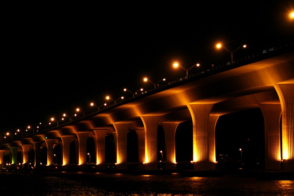 Light bridge at night roosevelt bridge