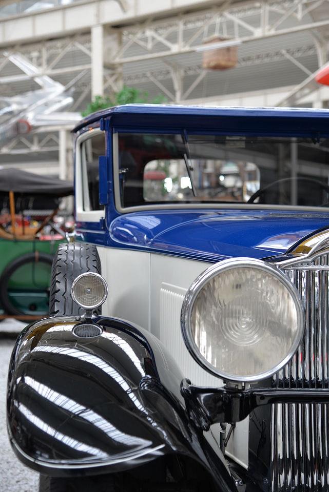 Spotlight old oldtimer