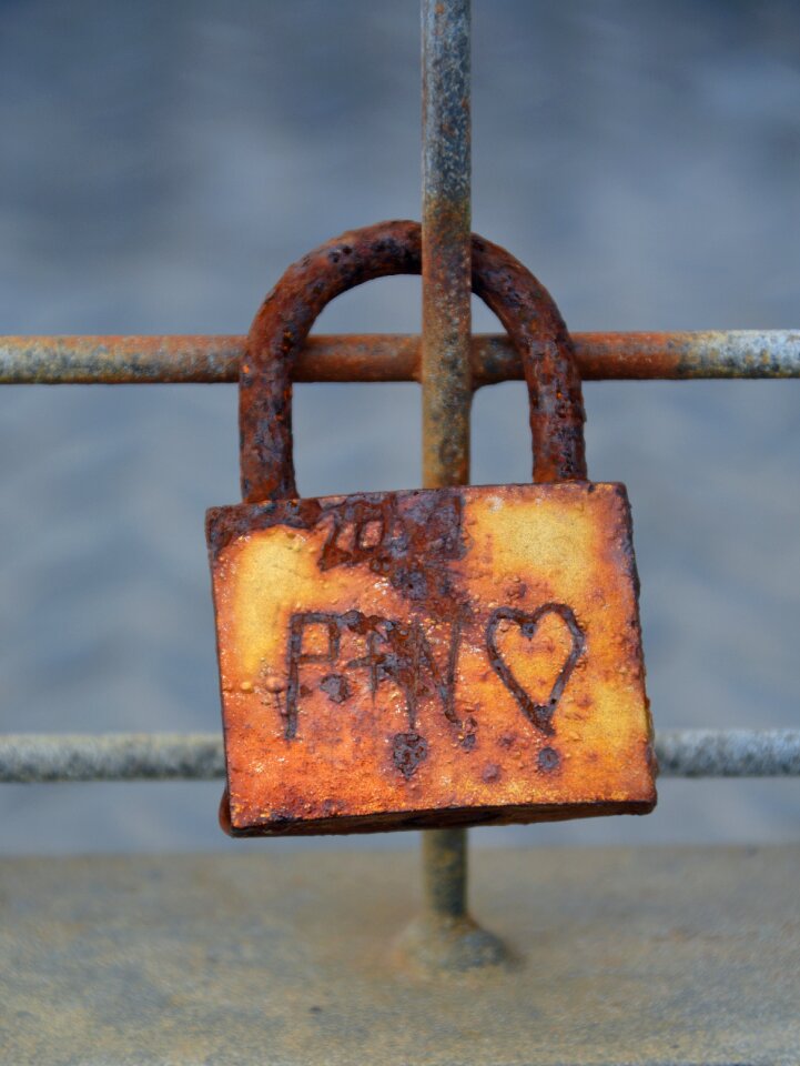 Padlock rust u-lock