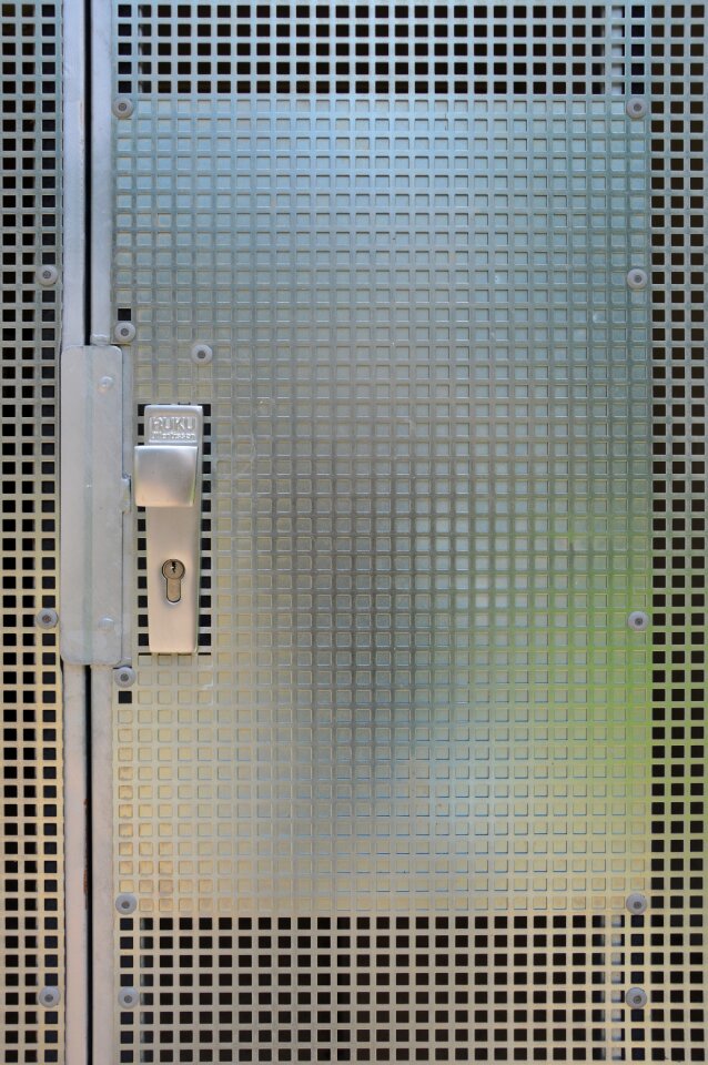 Zinc fog door handle grid