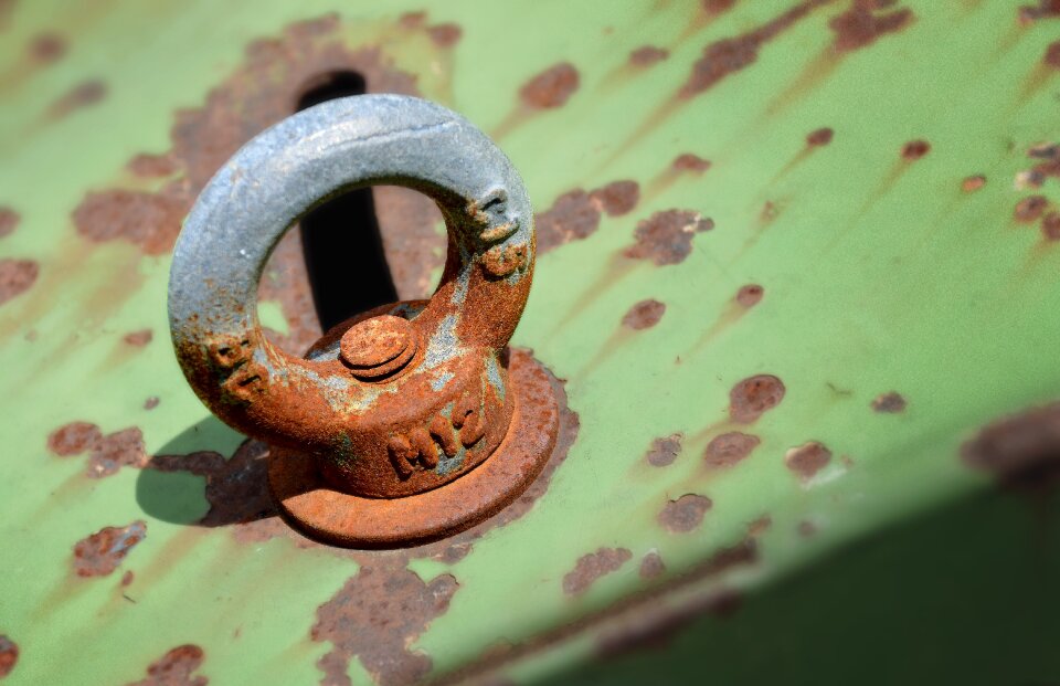 Round screw detail