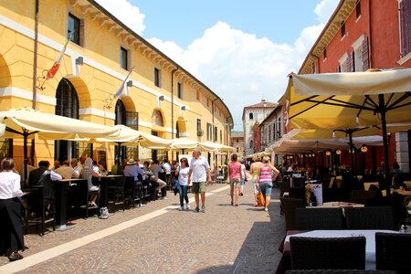 Shopping zone mile downtown