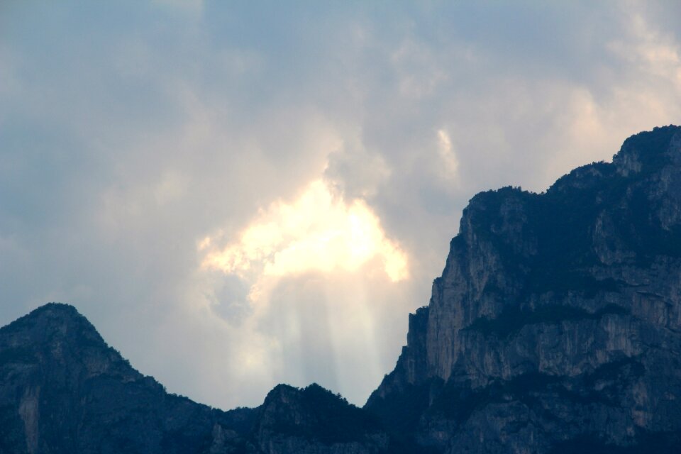 Sunbeam rock light effect