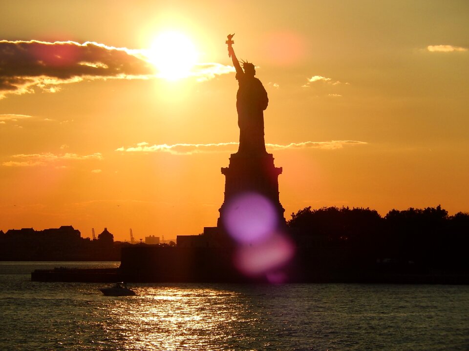 Backlight united states statue