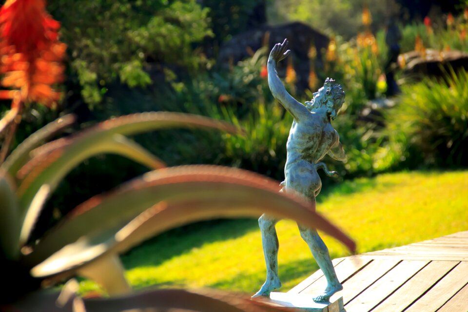 Statue orange