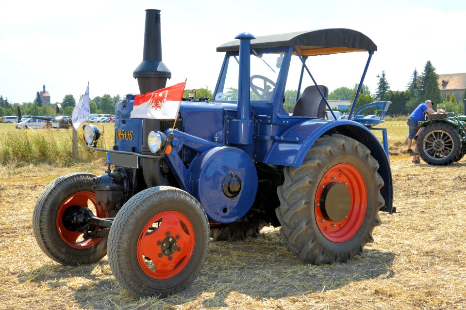Oldtimer tractors tug