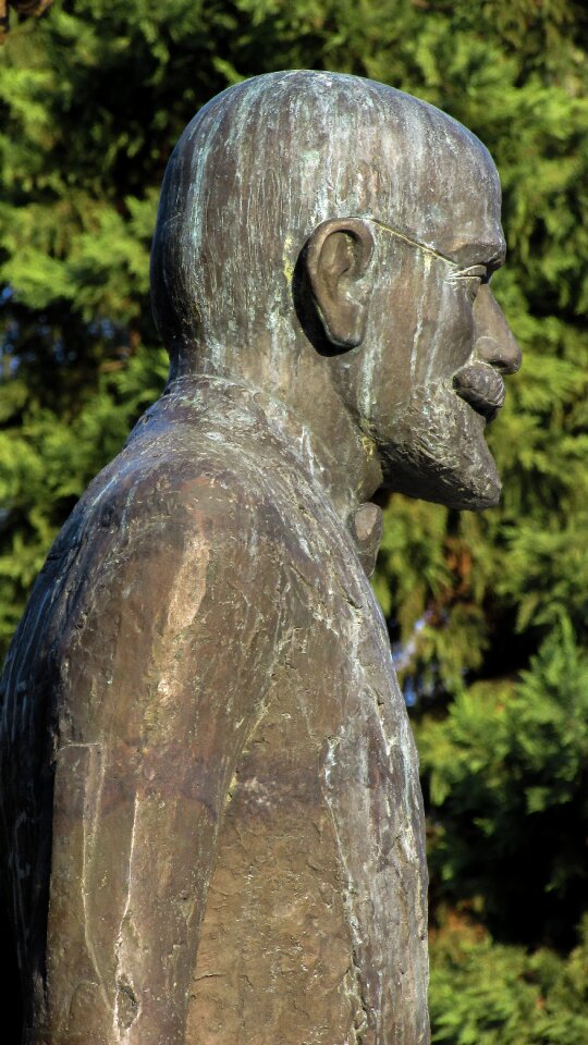 History statue sculpture