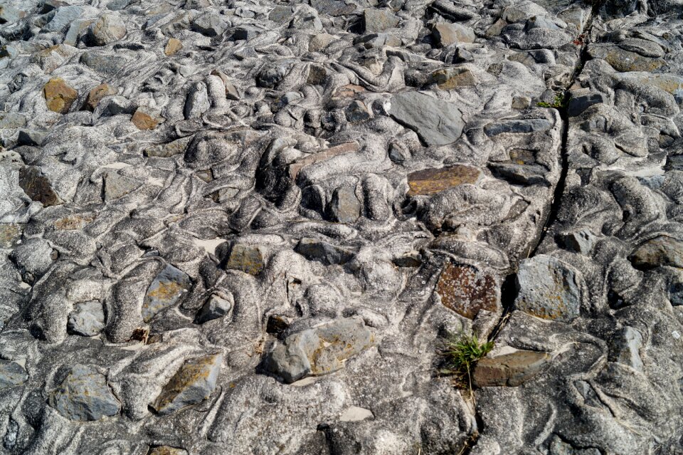 Structure pattern crack