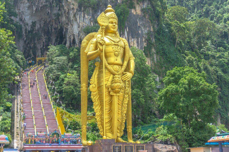 Big statue golden temple