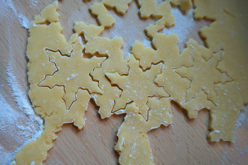 Bake cookies small cakes