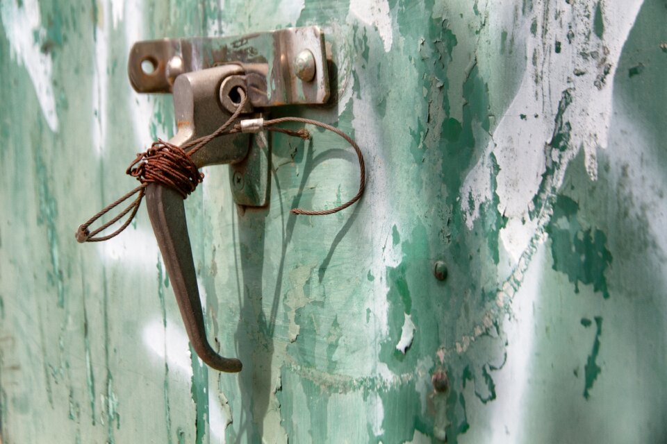 Off the ball handle wire