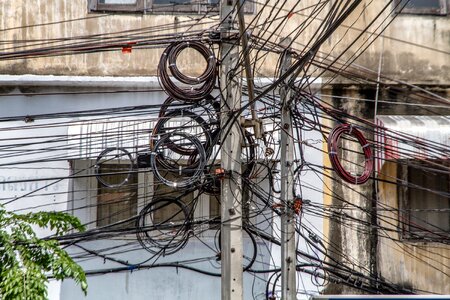 The power cord tangled wires tangle