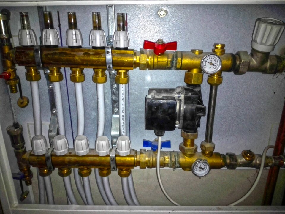 Floor heating valve hot