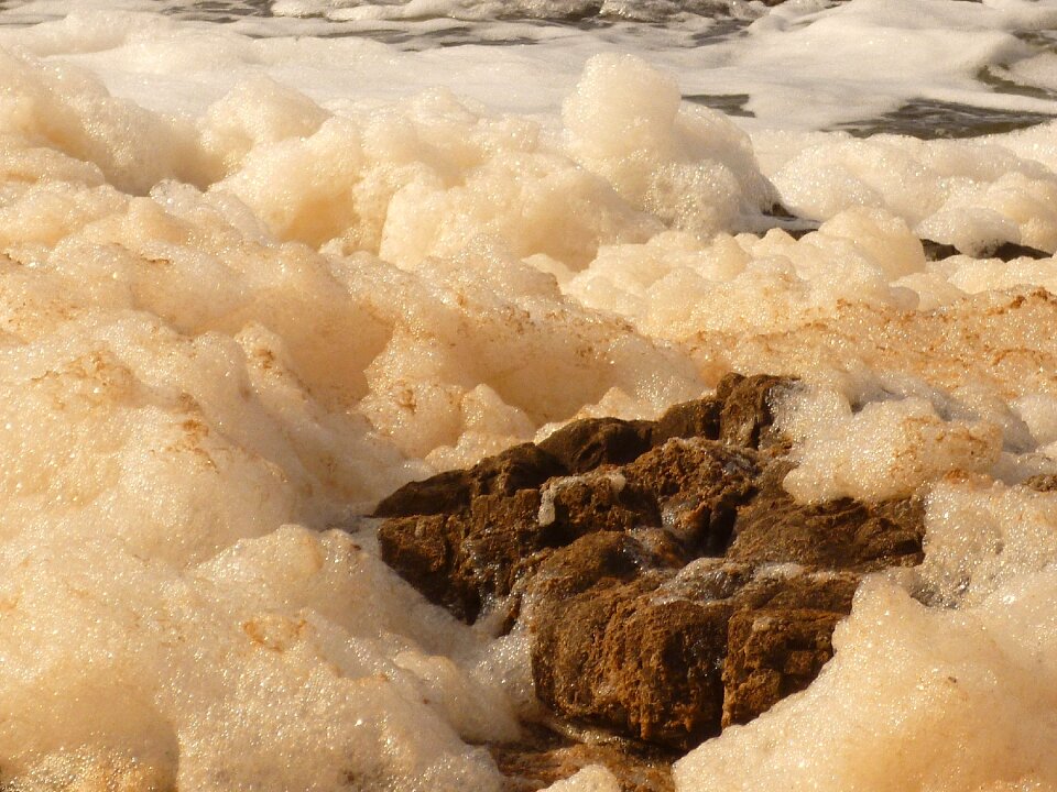 Sea shore up water