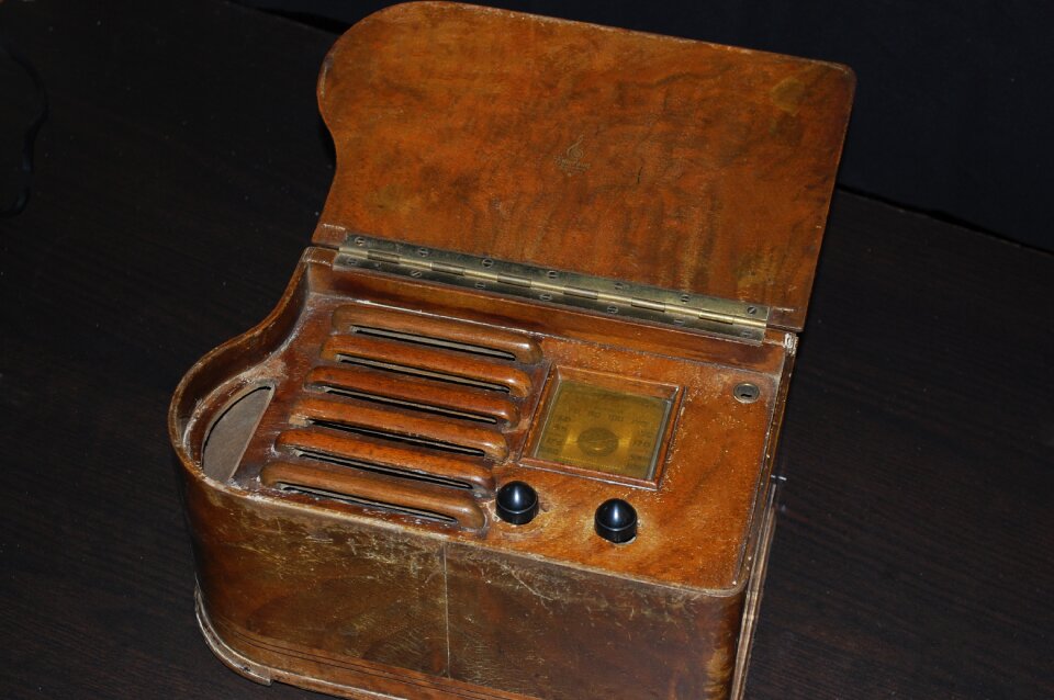 Transistor valves within vintage